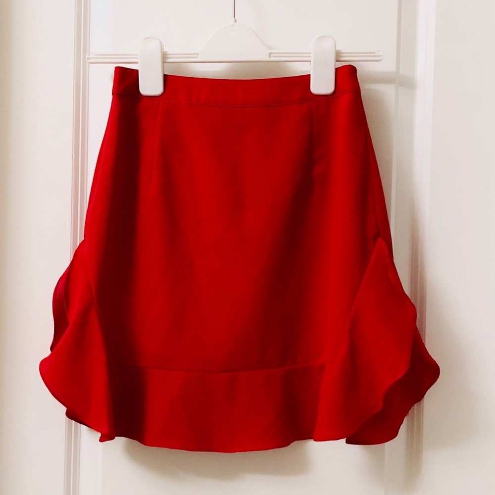 Red skirt ruffle detail (XS)
